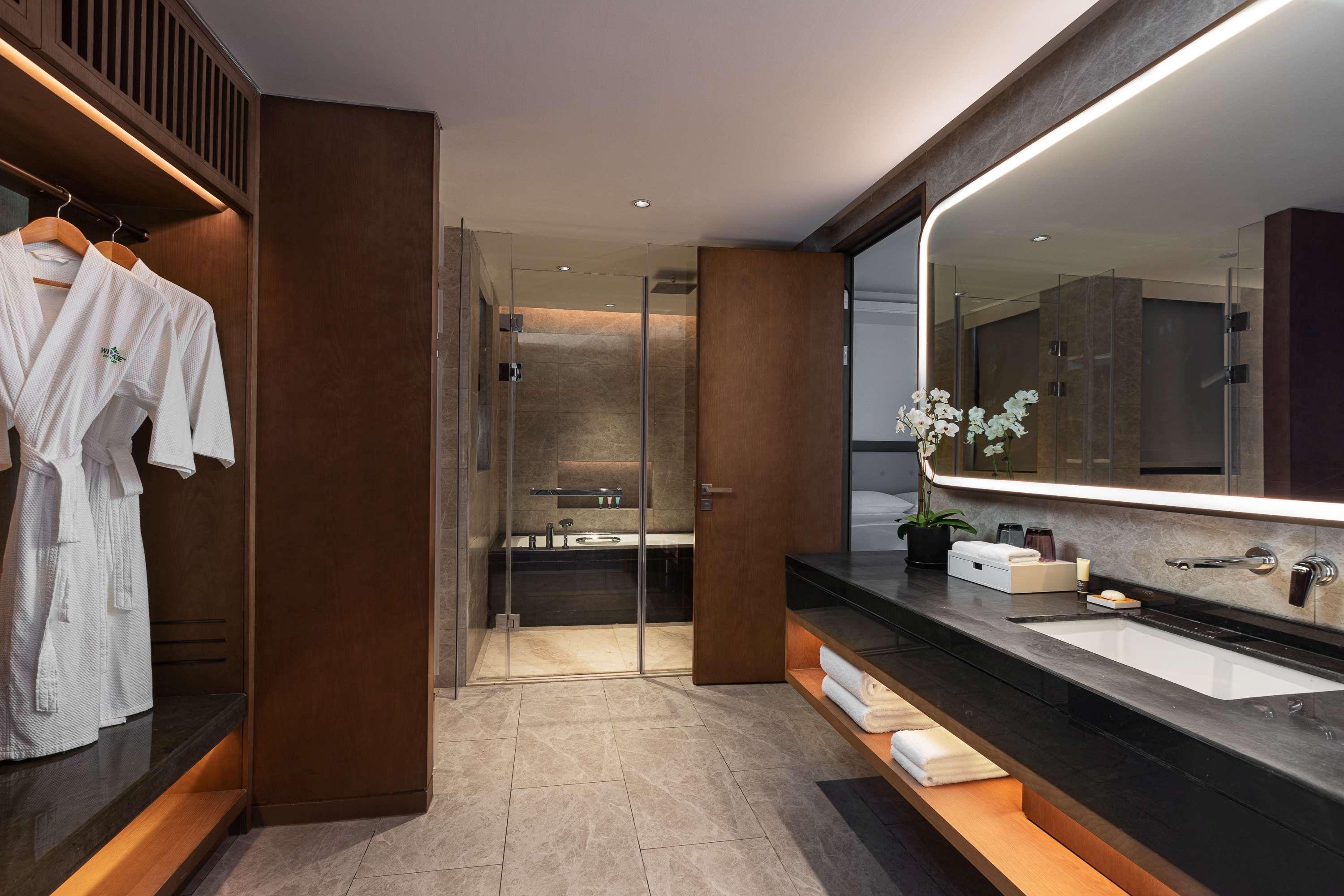 Wingate By Wyndham Hainan Chengmai Exteriör bild