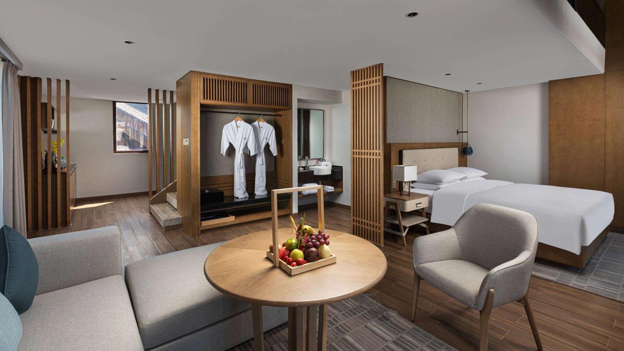 Wingate By Wyndham Hainan Chengmai Exteriör bild