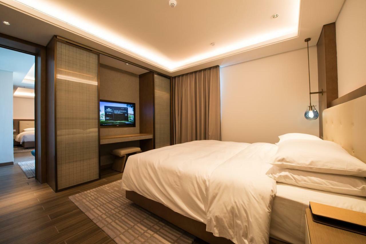 Wingate By Wyndham Hainan Chengmai Exteriör bild