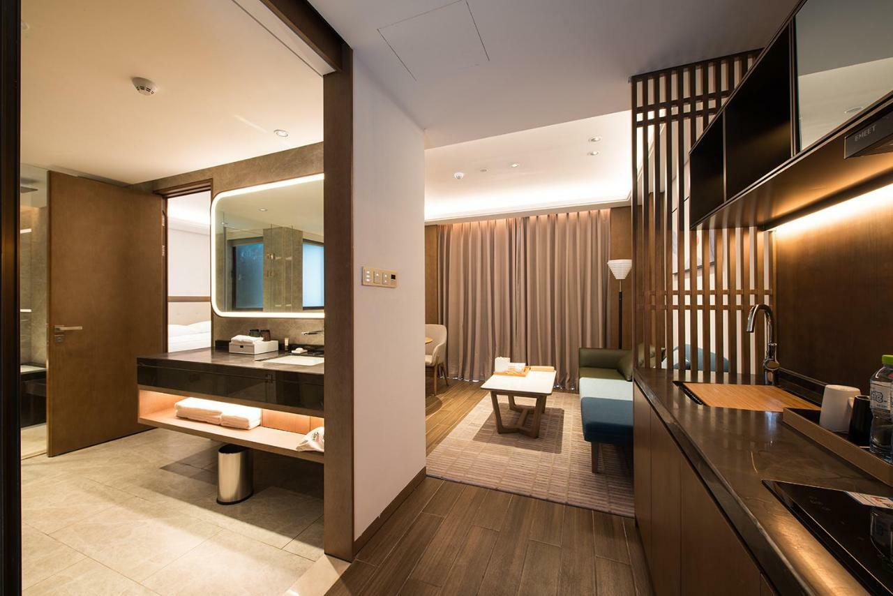Wingate By Wyndham Hainan Chengmai Exteriör bild
