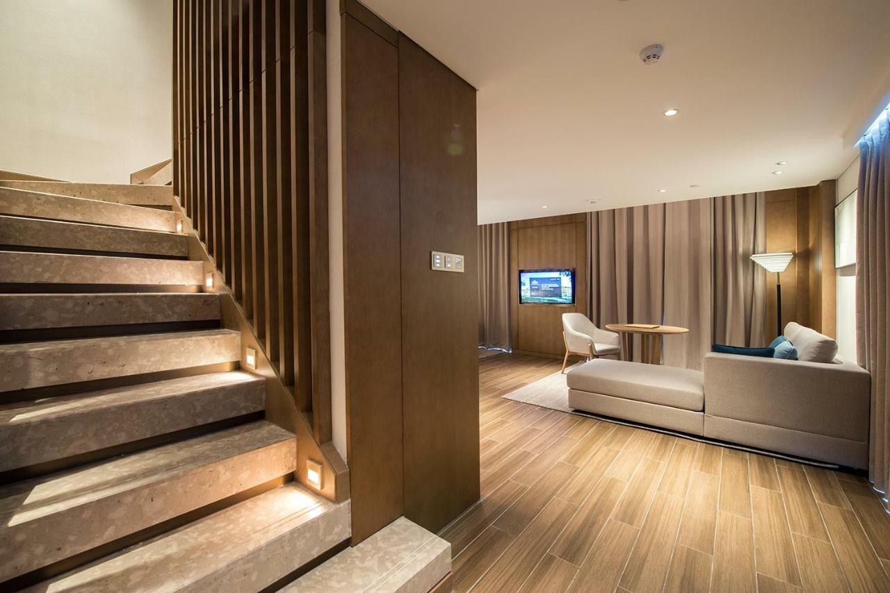 Wingate By Wyndham Hainan Chengmai Exteriör bild