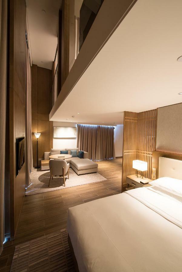 Wingate By Wyndham Hainan Chengmai Exteriör bild